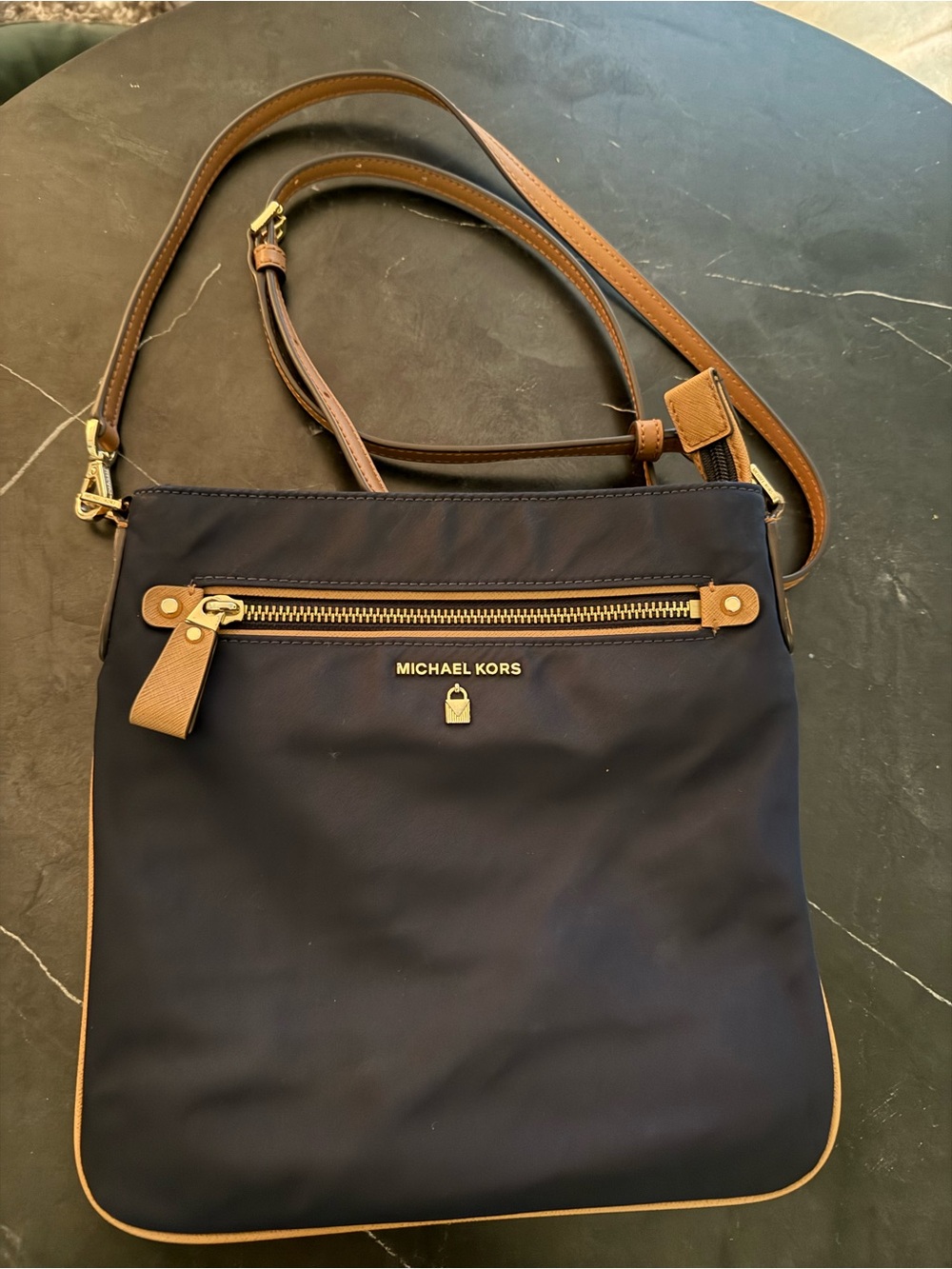 ✨ EUC Michael Kors Navy Crossbody - Picture 1 of 13